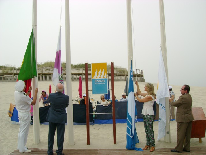Cerimónia do Hastear da Bandeira Azul e da Bandeira Praia Acessível – Praia para Todos na Praia d...